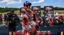 Bagnaia sorprende en la 'sprint' de Chequia con Ogura y Marc Márquez completando el podio