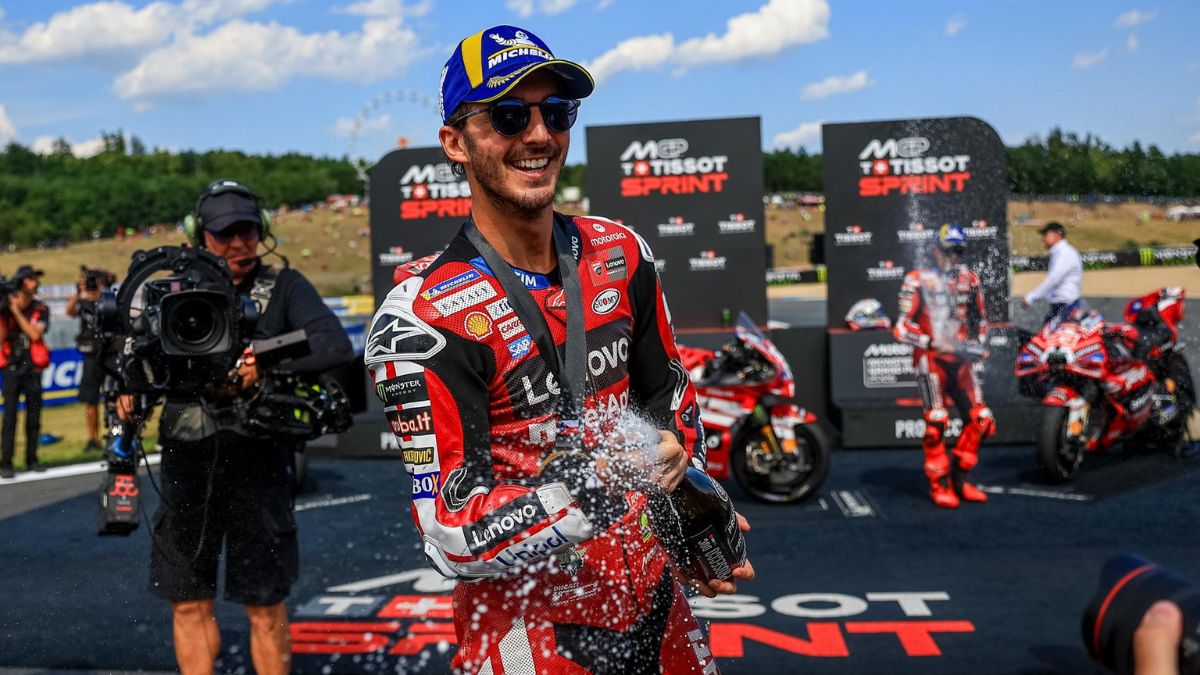 Bagnaia sorprende en la ‘sprint’ de Chequia con Ogura y Marc Márquez completando el podio