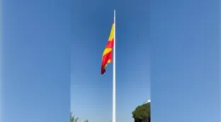 VÍDEO | Izan la bandera más grande de España en la presentación oficial del nuevo circuito de F1 en Madrid