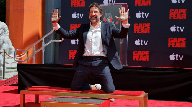 Bardem deja sus huellas en el Teatro Chino de Hollywood y reivindica su legado familiar