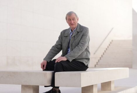 Cinco libros para acercarse a la obra de Julian Barnes, Princesa de Asturias de las Letras 2026 y ejemplo del posmodernismo literario inglés