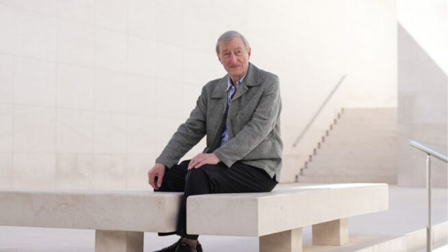 Cinco libros para acercarse a la obra de Julian Barnes, Princesa de Asturias de las Letras 2026 y ejemplo del posmodernismo literario inglés