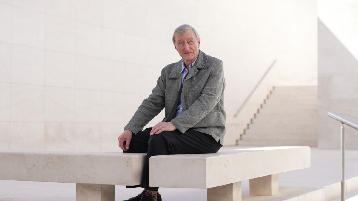 Cinco libros para acercarse a la obra de Julian Barnes, Princesa de Asturias de las Letras 2026 y ejemplo del posmodernismo literario inglés