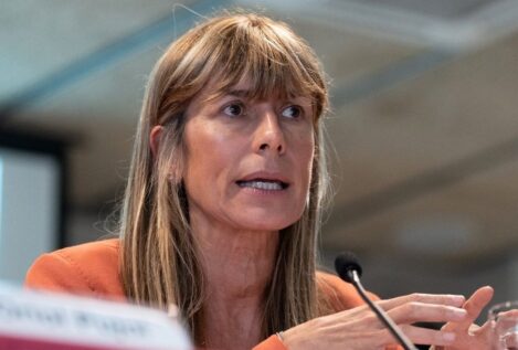 El juez Peinado cita este miércoles a Begoña Gómez para que entregue el pasaporte
