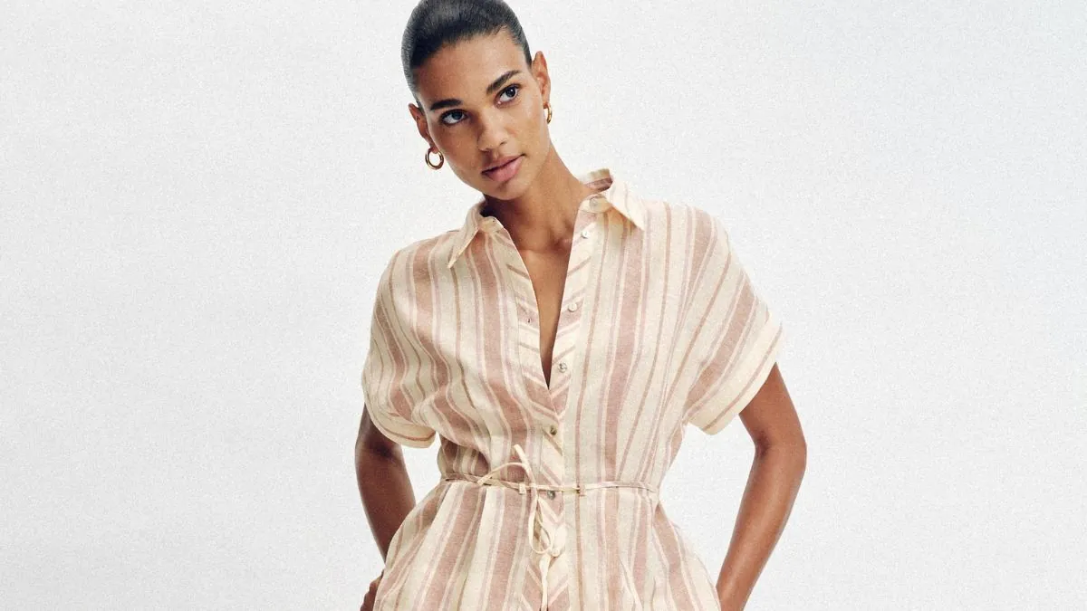 Ni flores ni animal print: las cinco blusas de rayas de Zara y Mango que más estilizan y son perfectas para crear looks de oficina en pleno junio
