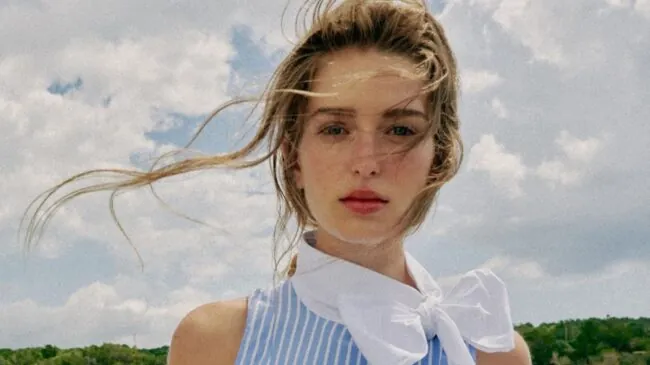 Adiós a los ‘tops’: cinco camisas de tirantes rebajadas de Mango y Zara perfectas para ir a la oficina en verano con vaqueros y sandalias