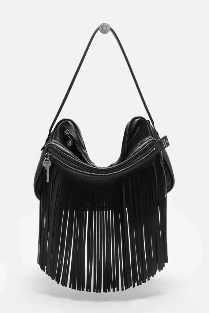 Bolso de flecos de Acne Studio. (PVP: 3.200€)