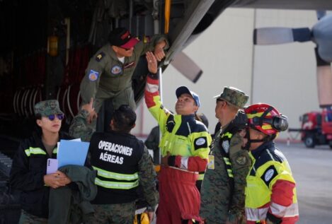 Ecuador envía 46 bomberos y dos perros a Venezuela después del doble terremoto