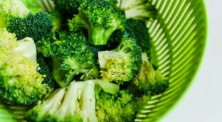 Isabel Viña, médico: «El brócoli es una de las mejores verduras para incorporar a la dieta, pero hay un 'truco' para que te siente mejor»