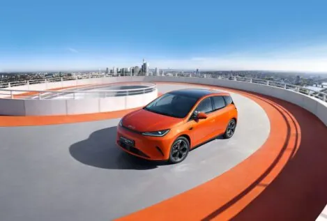 El BYD Dolphin G DM-i enchufable llega desde 18.700 euros para incomodar a media Europa