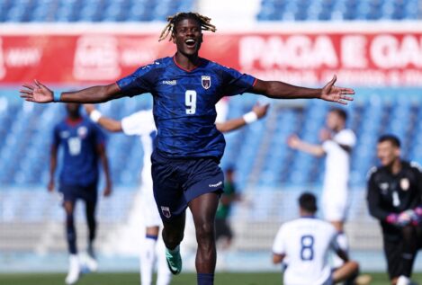 Cabo Verde avisa a España goleando a Serbia