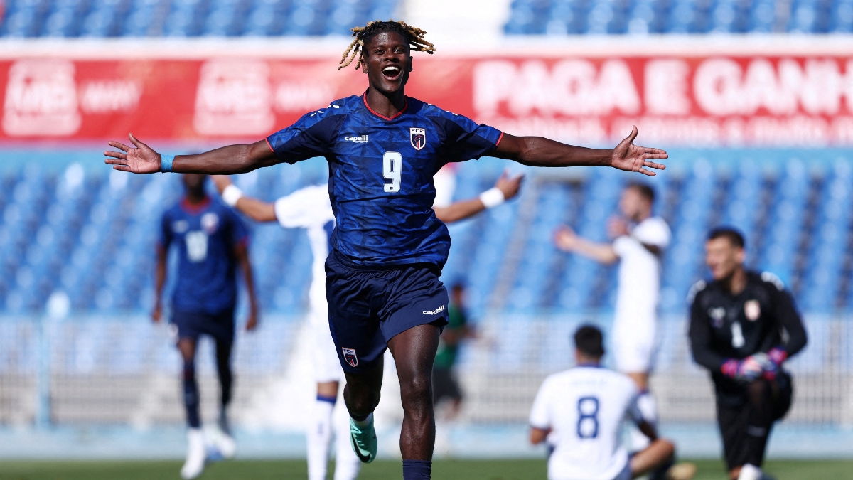 Cabo Verde avisa a España goleando a Serbia