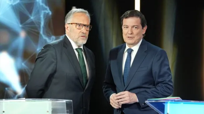 PP y Vox cierran un acuerdo de Gobierno «firme y duradero» para Castilla y León