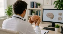 Fernando Mora, psiquiatra, sobre los hábitos cotidianos que perjudican tu cerebro: «Hay cinco que yo, como experto, jamás haría: tienen consecuencias»