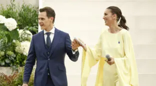 Un homenaje al Vaticano y una petición directa al Papa: Christian Gálvez y Patricia Pardo triunfan en el Bernabéu