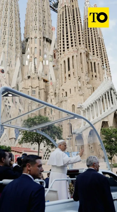 Una niña ciega explica al Papa y a los Reyes cómo imagina la arquitectura de la torre que León XIV bendecirá