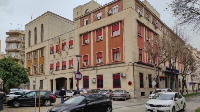 Detenida una profesora acusada de mantener una relación sentimental y sexual con un alumno