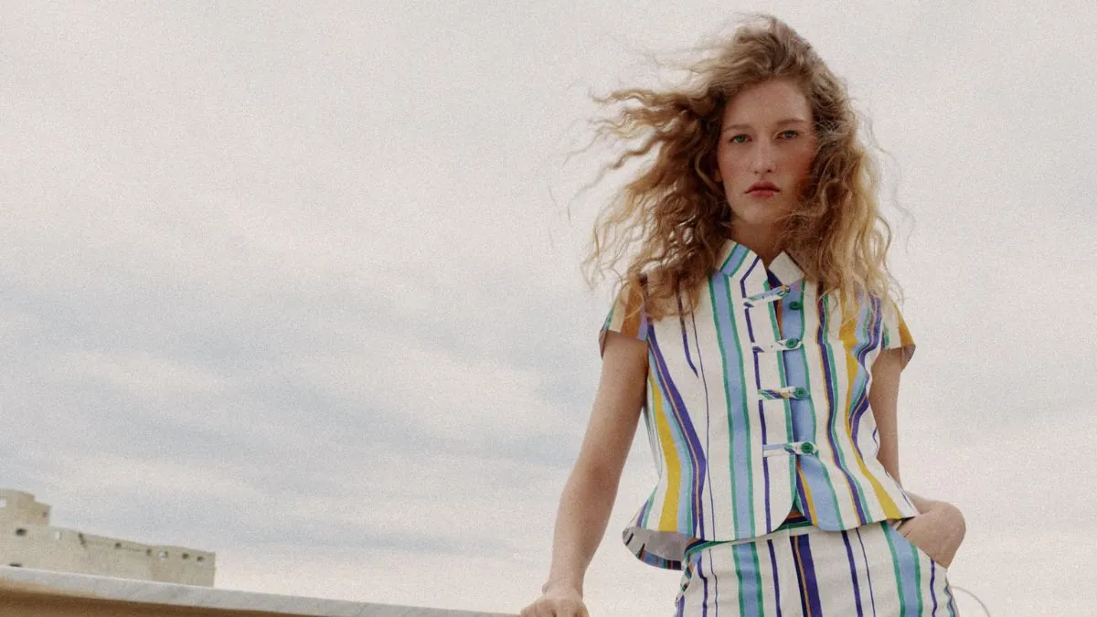 Adiós a los vestidos de flores: cuatro conjuntos sin estampado de invitada de boda y comuniones de Zara y Mango para acertar en primavera-verano