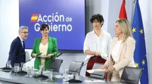 El Gobierno aprueba 73 millones de euros para la «atención a personas llegadas a las costas»