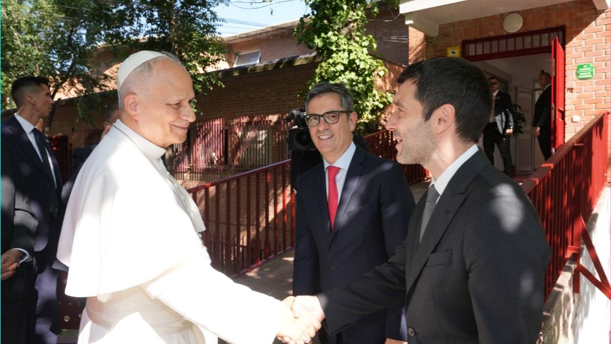 El Papa asegura en un centro de Cáritas Madrid que la «caridad no admite demoras»
