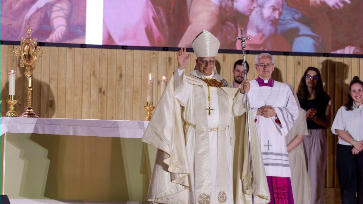 La última hora del viaje del Papa a España, en directo | León XIV visita el Palacio Real y un centro de Cáritas en su primer día en Madrid