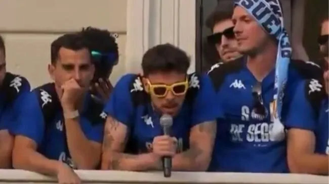 El Sabadell se disculpa por el «Pedro Sánchez, hijo de puta» con el que celebraron su ascenso