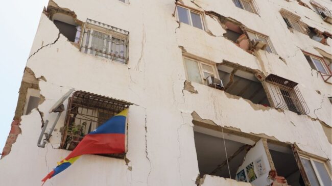 Venezuela sigue con las labores de búsqueda tres días después del doble terremoto