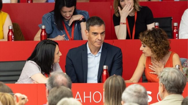 Sánchez abre el Comité Federal del PSOE defendiendo a Zapatero, su mujer y su hermano