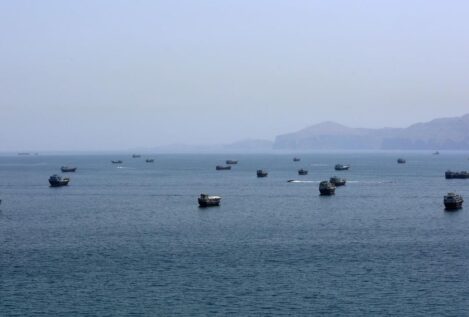 EEUU ataca la costa iraní de Ormuz e Irán responde contra sus bases en Bahréin y Kuwait