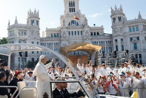 La visita del Papa sitúa los viajes religiosos en el foco económico: «Es una máquina turística»