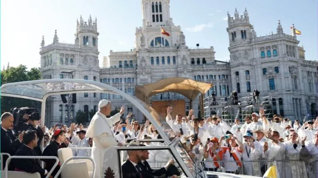 La visita del Papa sitúa los viajes religiosos en el foco económico: «Es una máquina turística»