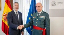La directora de la Guardia Civil pretende purgar a un mando por «no apoyar» al Gobierno