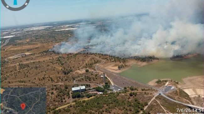 Estabilizado el incendio en Huelva que moviliza a 26 efectivos