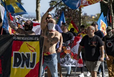 Cuatro mossos heridos por impedir choques de neonazis y antifascistas en Barcelona
