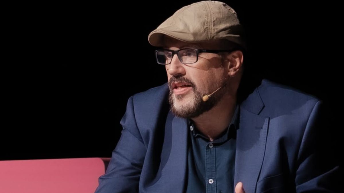 Luis Muiño, psicoterapeuta, sobre alcanzar la felicidad: «Crecemos pensando que la vida es justa y el esfuerzo se recompensa, pero hay que aceptar que es una trola»