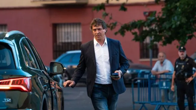 Manos Limpias concluye que la contratación de David Sánchez fue «una grosera ilegalidad»