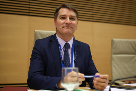 Moncloa amenaza a Escribano con quitarle contratos si no acepta las condiciones de Indra