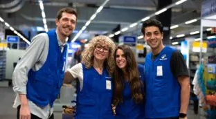 Decathlon premia a su plantilla: 50 millones en incentivos y un 64% de empleados accionistas
