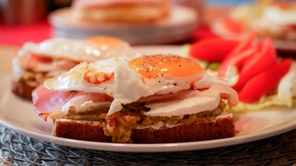 desayuno-proteinas-queso-huevo