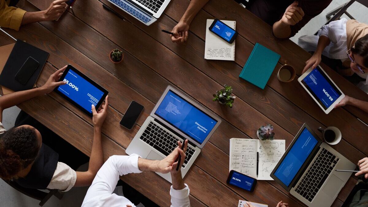 Las empresas invierten más en tecnología pero no por ello son más capaces, según Docenteo