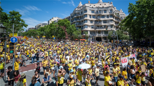 Miles de personas exigen en Barcelona un nuevo pacto ante la «emergencia educativa»