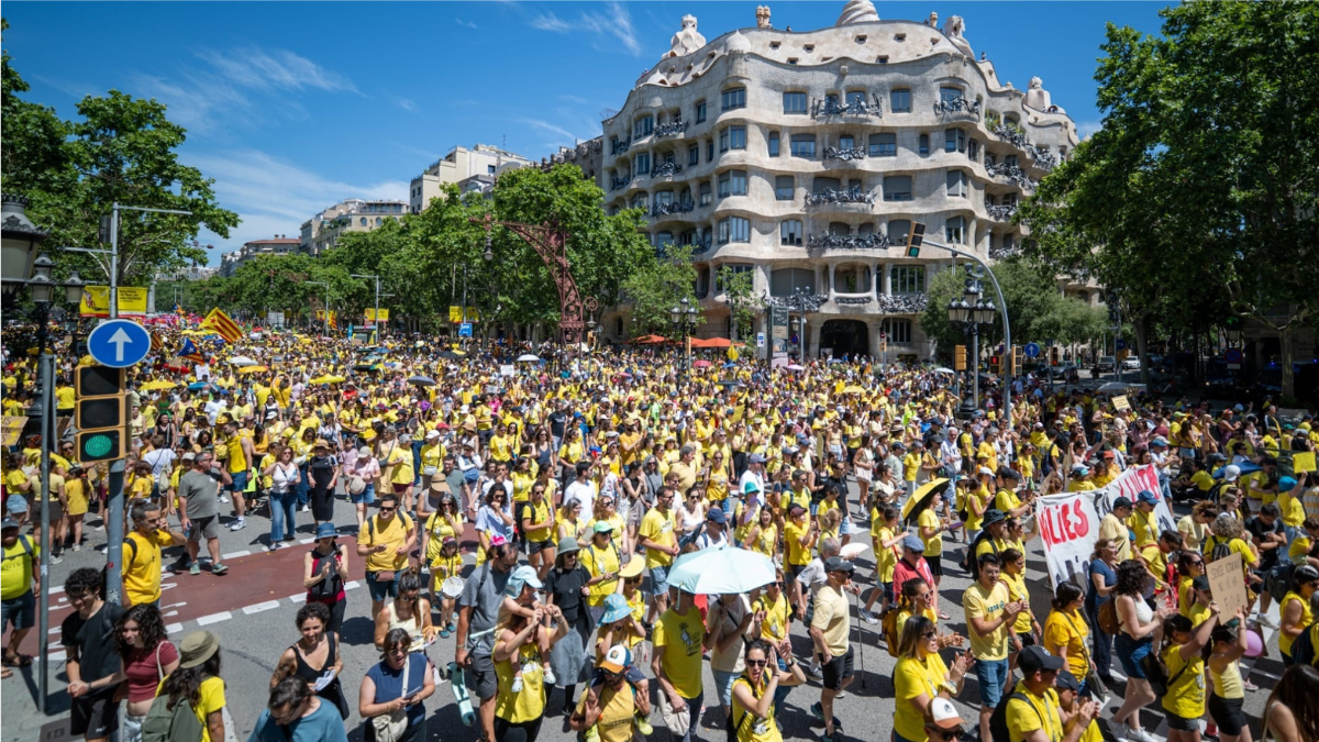 Miles de personas exigen en Barcelona un nuevo pacto ante la «emergencia educativa»