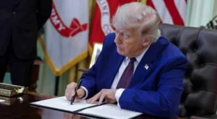 Anulada la política de Trump que pausó el proceso migratorio y de asilo de 39 países
