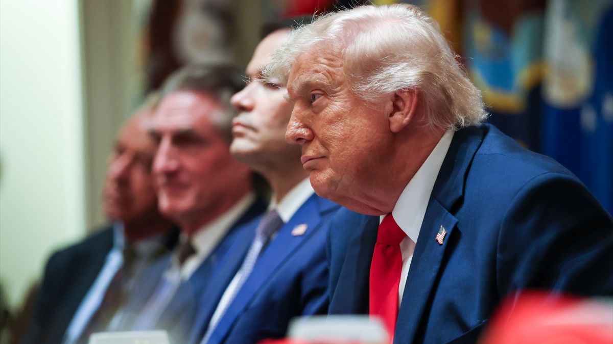 Trump pide calma tras el ataque de Israel en Beirut: está «muy cerca» de pactar con Irán