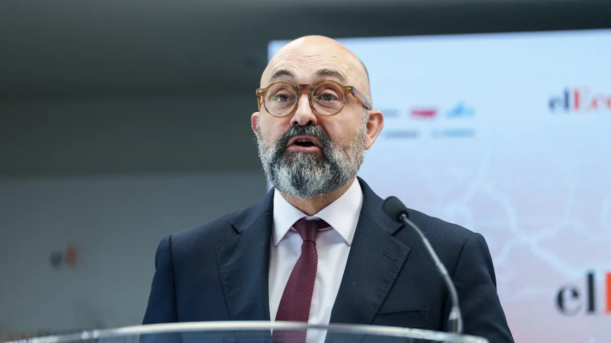La empresa pública ADIF se niega a aclarar en qué medios invierte su publicidad