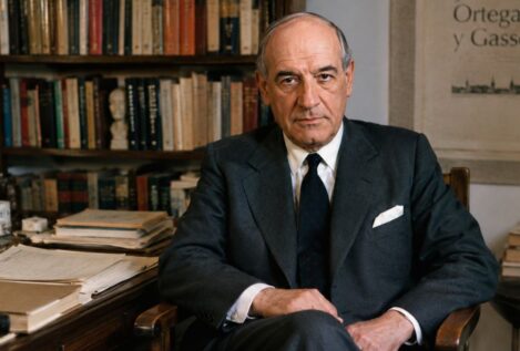 José Ortega y Gasset, filósofo español: «Renovarse es vivir. El que no cambia, no aprende o no rectifica, acaba convirtiendo sus certezas en su prisión»