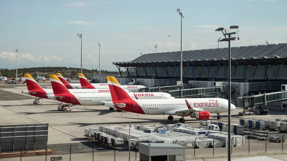 El impacto del conflicto en Oriente Próximo reducirá a la mitad el beneficio de las aerolíneas