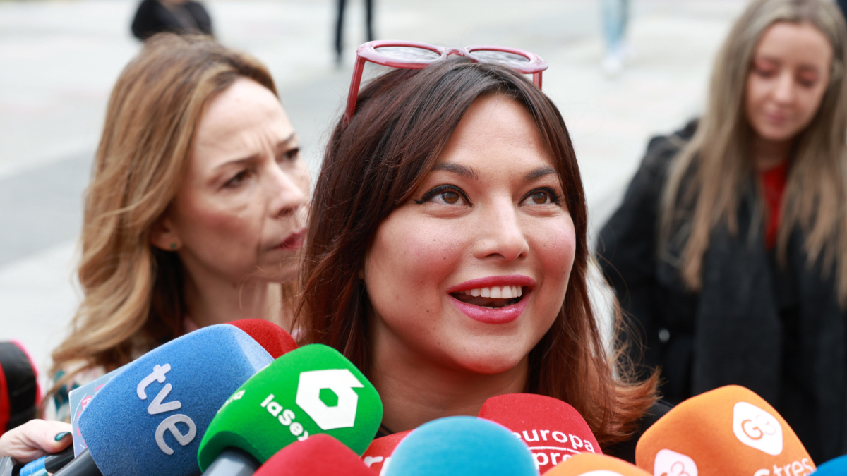 Las lujosas vacaciones de Elisa Mouliáa en Abu Dabi: una piscina y un posible acuerdo comercial