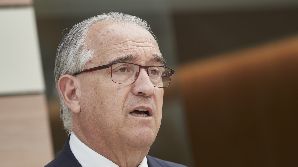 Agreden al exalcalde de Pamplona Enrique Maya en el casco antiguo de la ciudad