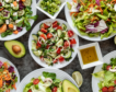 Estas 4 ensaladas virales son todo lo que necesitas para no aburrirte comiendo sano este verano